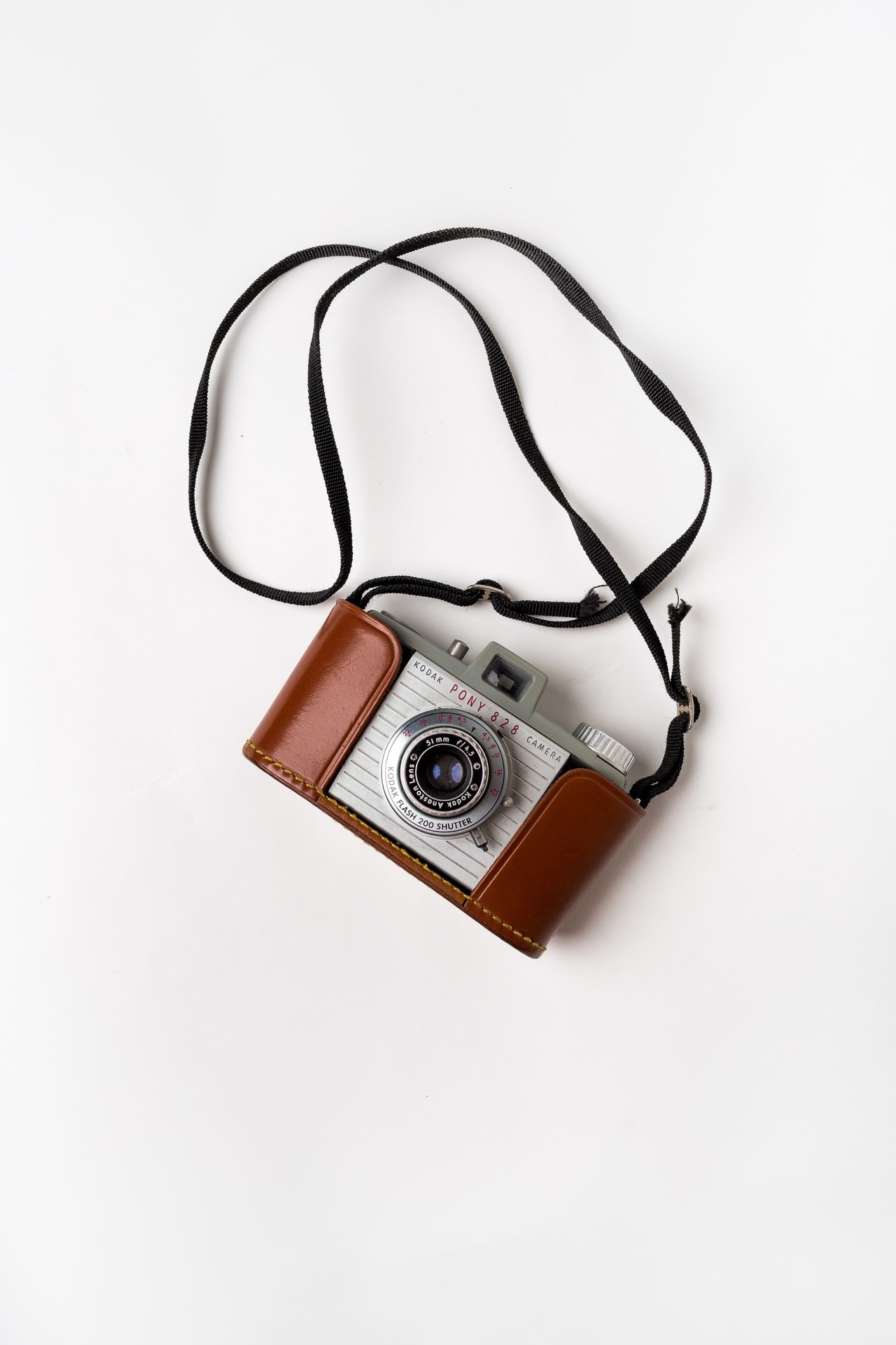 Appareil photo vintage Kodak avec étui et sangle en cuir
