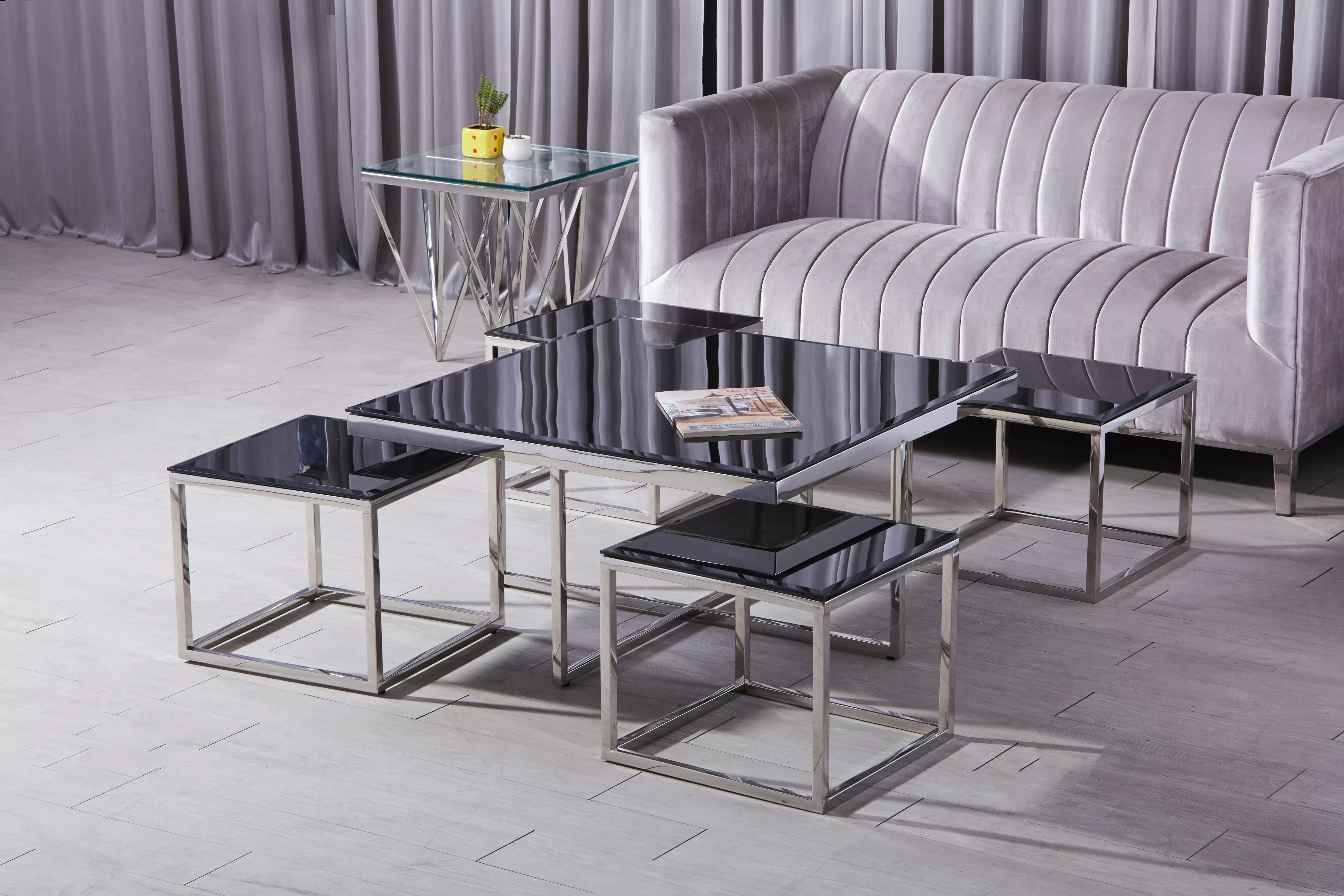 Lot de 5 tables basses C94