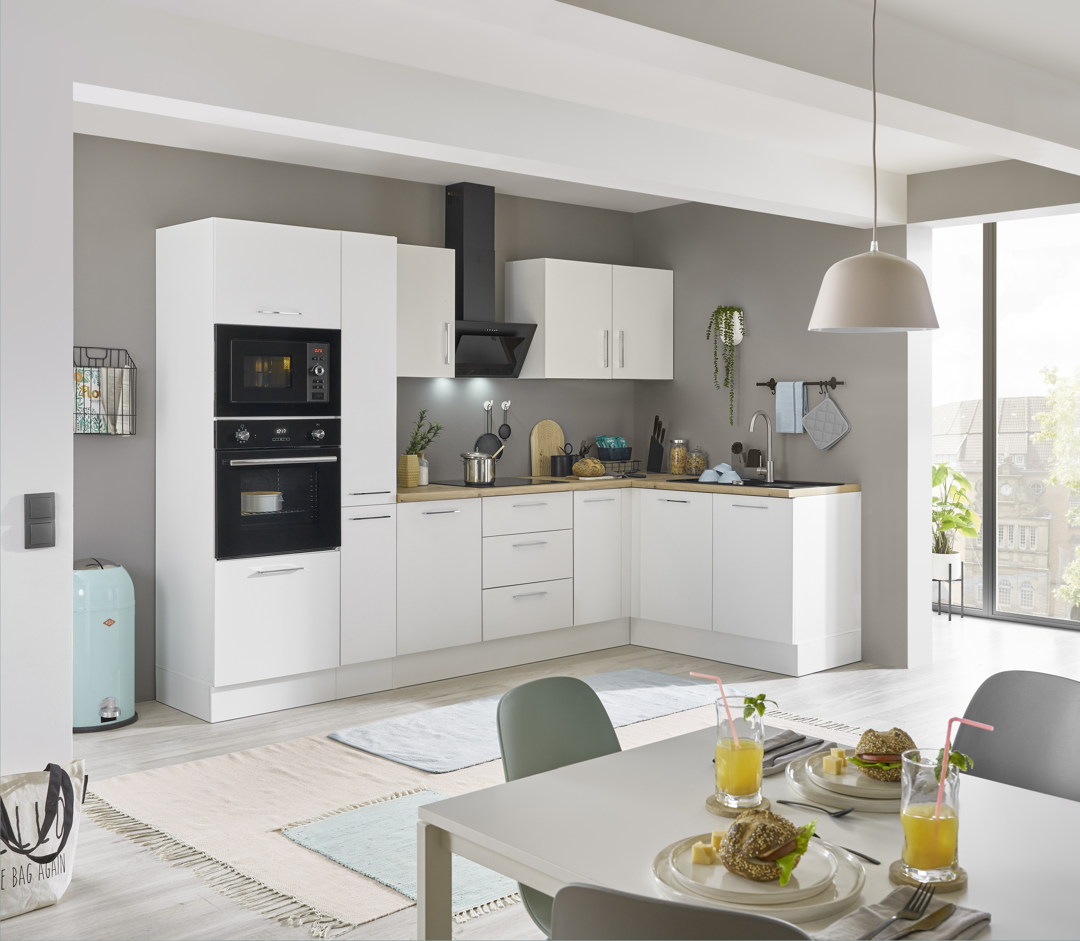 Bloc cuisine avec électroménager CORNWALL (cuisine d'angle-four-micro-ondes-armoire coulissante) II