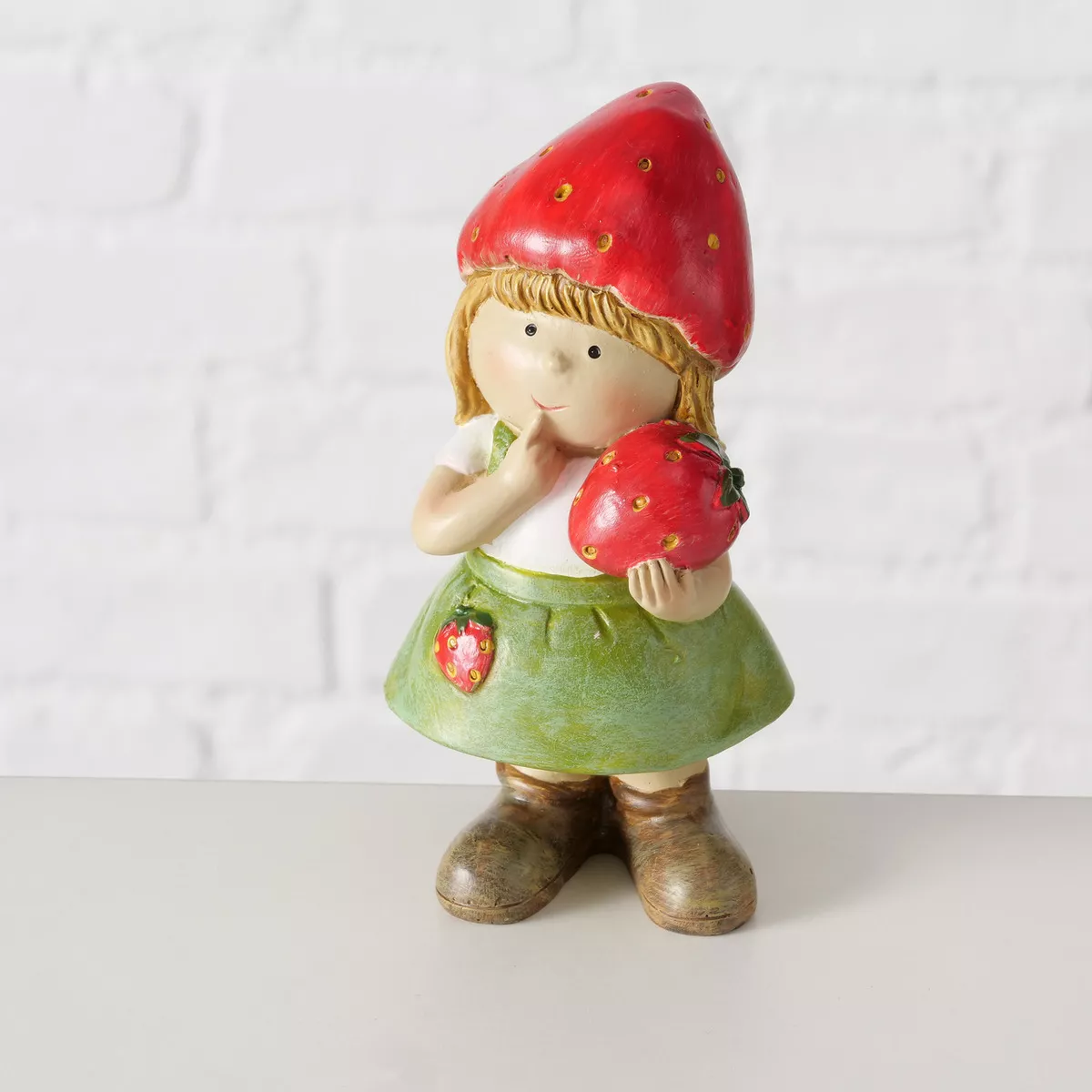 Figurine Emily enfant fraise EMILY
