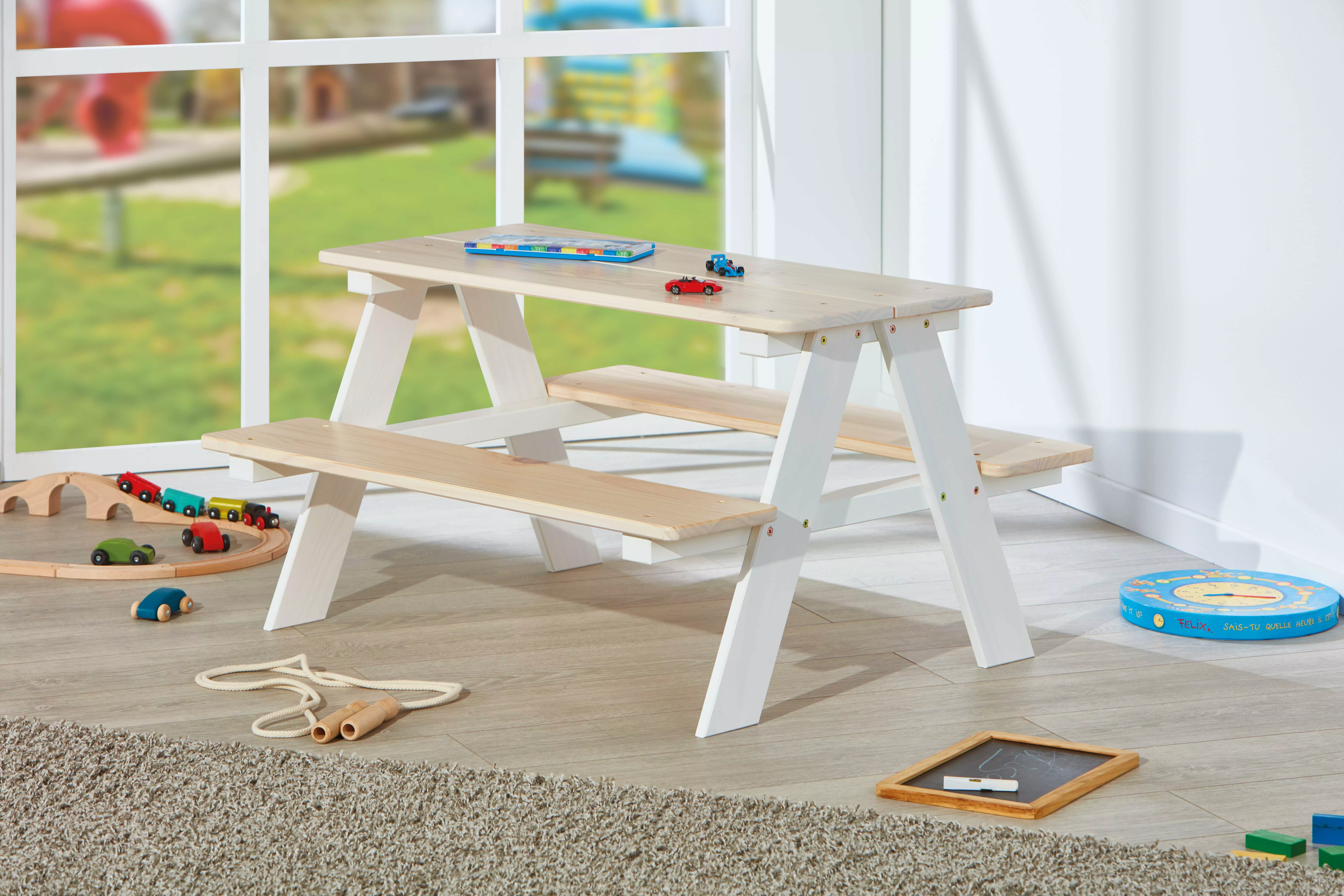 Ensemble table et bancs pour enfants HENNING