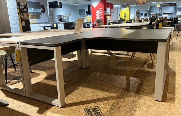 Bureau d'angle NAIROBI Bureau d'angle NAIROBI