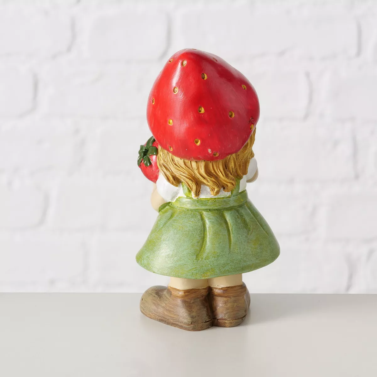 Figurine Emily enfant fraise EMILY