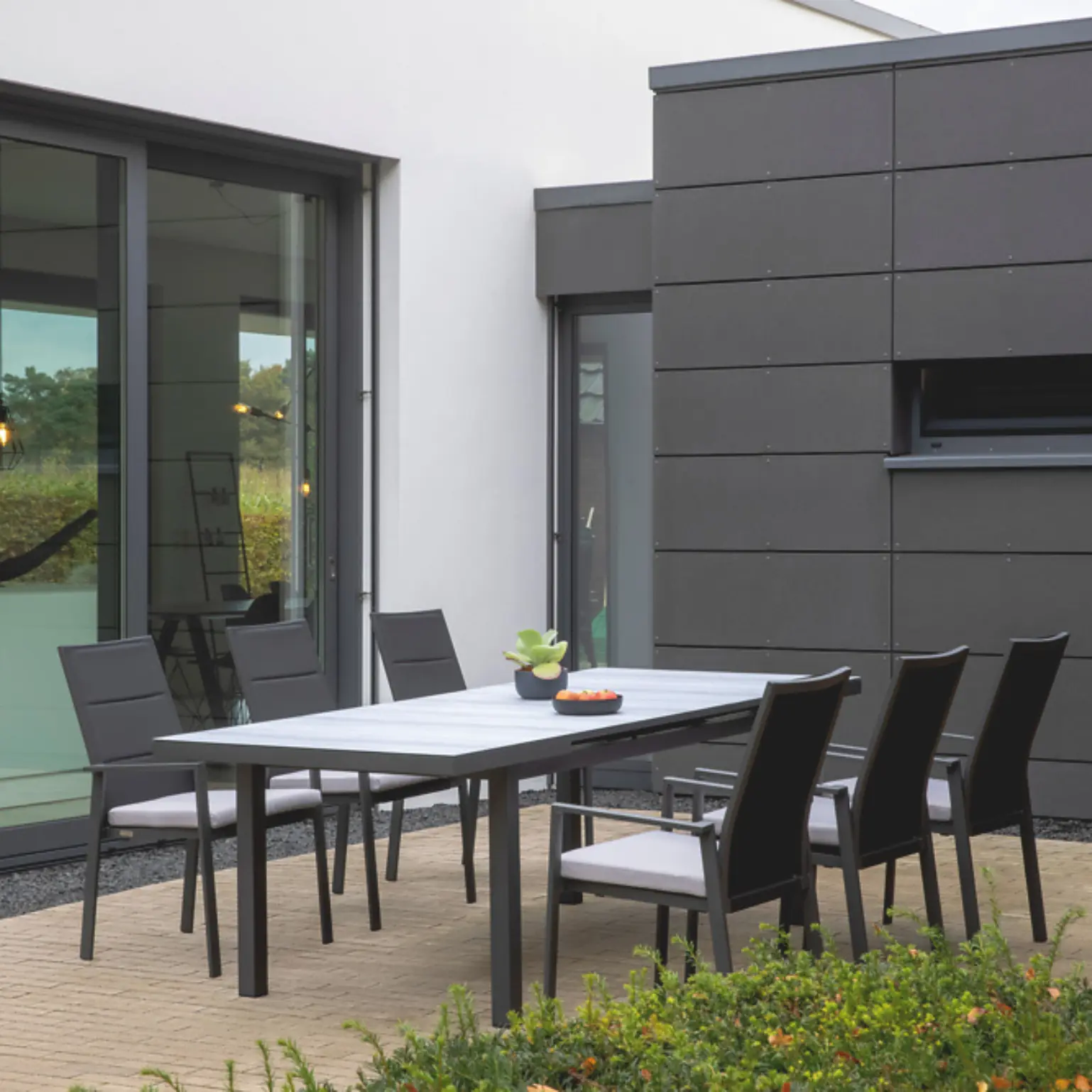 Guide: Bien nettoyer et entretenir les meubles de jardin