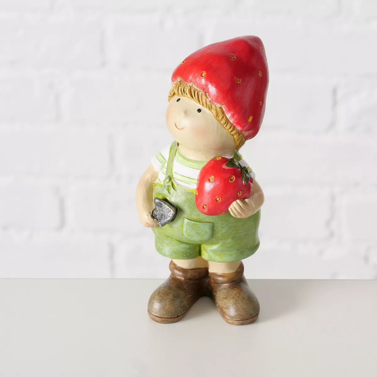 Figurine Emily enfant fraise EMILY