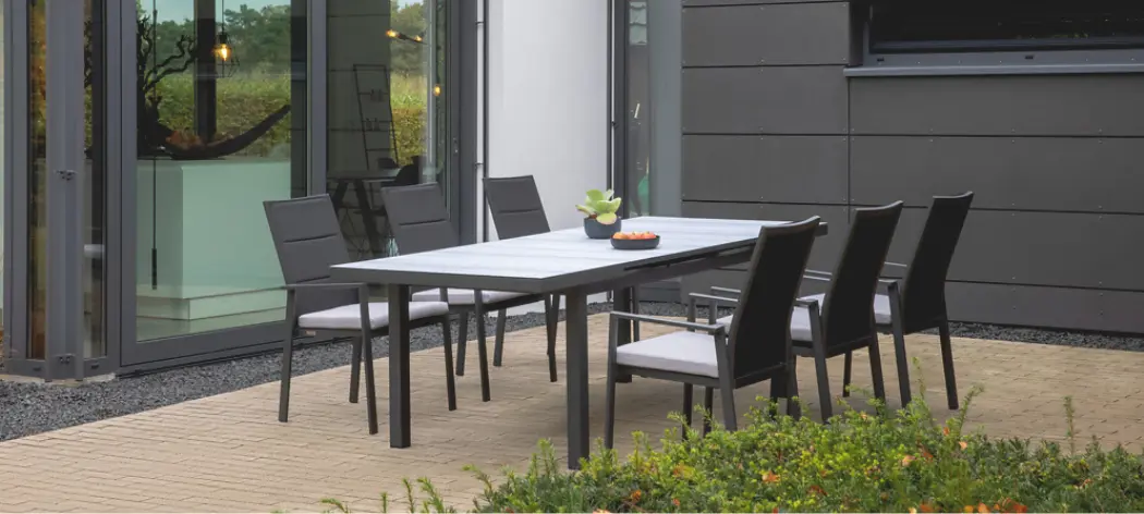 Guide: Bien nettoyer et entretenir les meubles de jardin