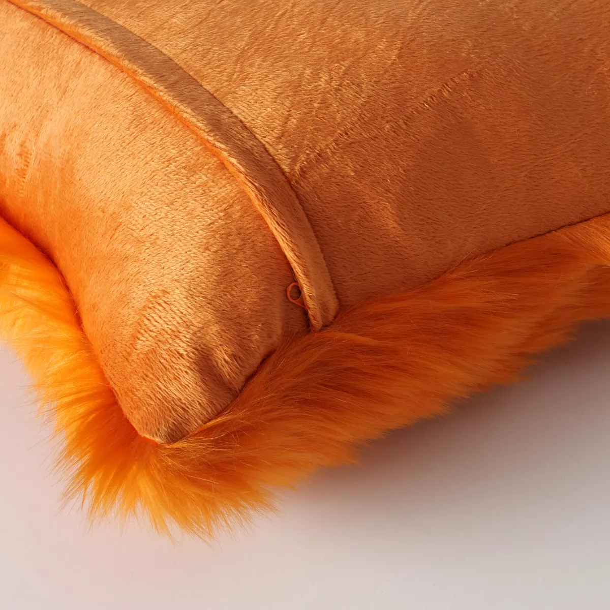 Coussin aspect peluche SKOLDI