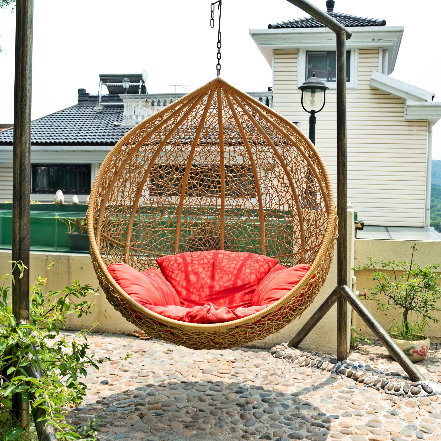 Guide: Bien nettoyer et entretenir les meubles de jardin