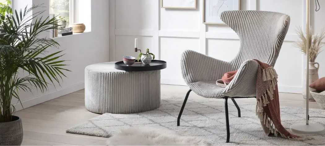 Fauteuil SALESFEVER Fauteuil gris clair avec pieds métalliques noirs et une assise et un dossier arrondis. Housse : tissu velours côtelé. L/H/P env. 78/96/77 cm