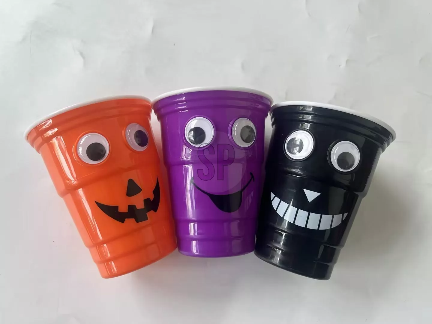Gobelets avec yeux mobiles  HALLOWEEN